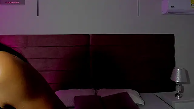 Snapshot of LittleVaale chatting on December 2025 10:25:01 AM LittleVaale online show from December 2025 10:25:01 AM