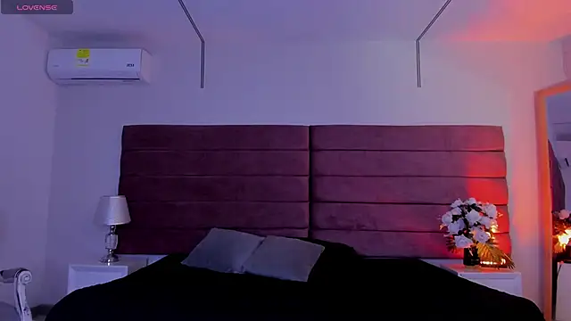 Snapshot of LittleVaale chatting on December 2025 10:36:02 AM LittleVaale online show from December 2025 10:36:02 AM