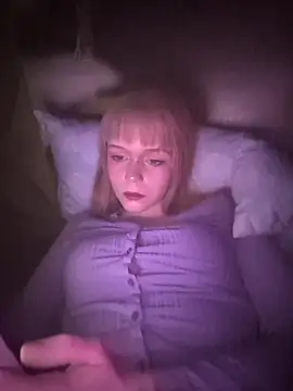 Snapshot of OpheliaMills chatting on October 2025 10:44:02 PM OpheliaMills online show from October 2025 10:44:02 PM