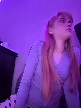 Snapshot of OpheliaMills chatting on November 2025 12:10:02 PM OpheliaMills online show from November 2025 12:10:02 PM