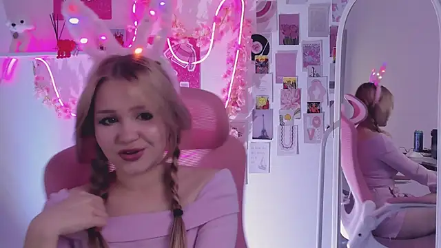 Snapshot of SweetCutie19 chatting on October 2025 06:29:02 PM SweetCutie19 online show from October 2025 06:29:02 PM