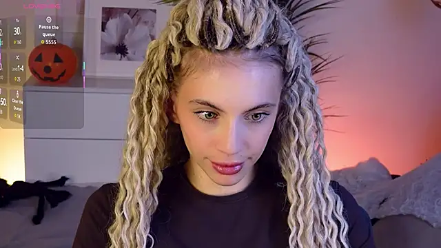 Snapshot of mia_silkk chatting on November 2025 06:19:01 AM mia silkk online show from November 2025 06:19:01 AM