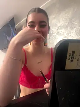 Snapshot of MissHerra2 chatting on November 2025 06:57:02 PM MissHerra2 online show from November 2025 06:57:02 PM