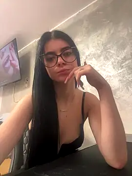 Snapshot of MissHerra2 chatting on November 2025 03:04:01 PM MissHerra2 online show from November 2025 03:04:01 PM