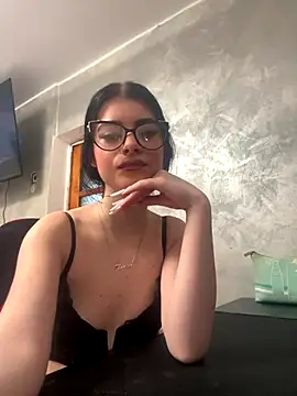 Snapshot of MissHerra2 chatting on December 2025 08:24:02 AM MissHerra2 online show from December 2025 08:24:02 AM