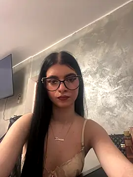 Snapshot of MissHerra2 chatting on November 2025 11:43:02 AM MissHerra2 online show from November 2025 11:43:02 AM