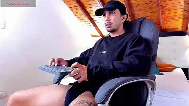 Liam Espinoza online show from October 2025 12:37:02 PM
