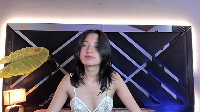 Emmy  Rossee online show from October 2025 12:46:01 PM