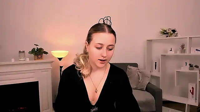 Lulu   Moon online show from April 2026 09:05:01 PM