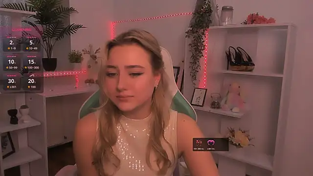 Snapshot of Lulu___Moon chatting on November 2025 08:35:01 AM Lulu Moon online show from November 2025 08:35:01 AM