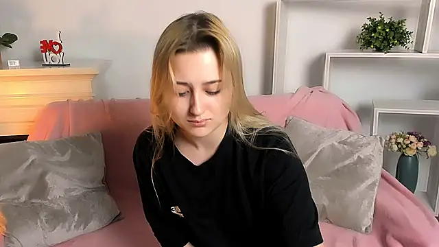 Lulu   Moon online show from March 2026 09:05:02 PM