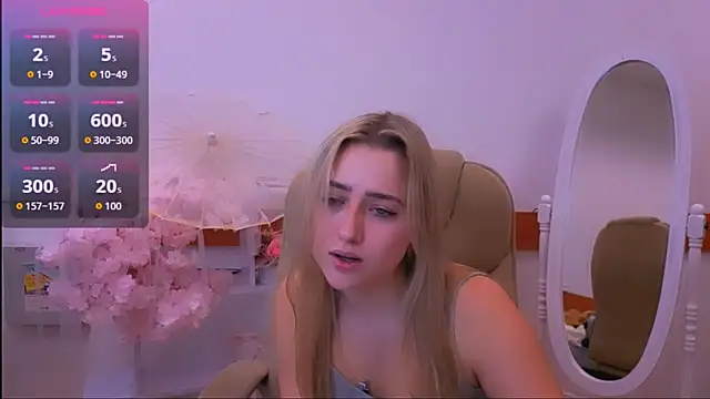 Snapshot of Lulu___Moon chatting on November 2025 07:45:01 AM Lulu Moon online show from November 2025 07:45:01 AM