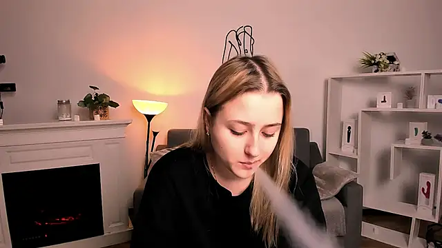 Lulu   Moon online show from April 2026 09:22:01 PM