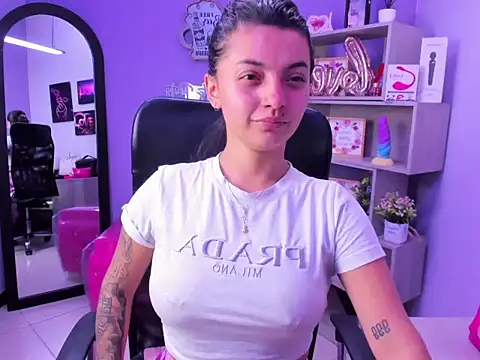 Liisaa Kiss online show from November 2025 03:29:01 AM