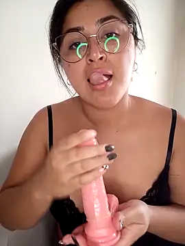 morenalatinaa online show from April 2026 06:09:01 PM