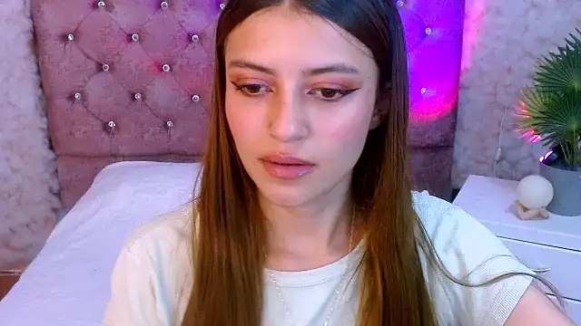 viky evanss online show from December 2025 07:18:01 PM