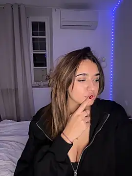 Snapshot of evaa_19 chatting on October 2025 10:00:01 PM evaa 19 online show from October 2025 10:00:01 PM