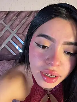 Snapshot of LunaMoore_Pink chatting on May 2026 11:50:01 AM LunaMoore Pink online show from May 2026 11:50:01 AM