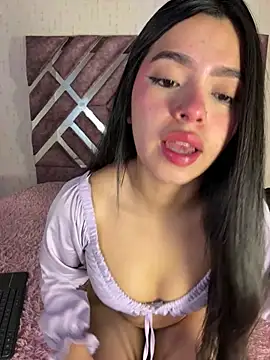 Snapshot of LunaMoore_Pink chatting on May 2026 11:46:01 AM LunaMoore Pink online show from May 2026 11:46:01 AM