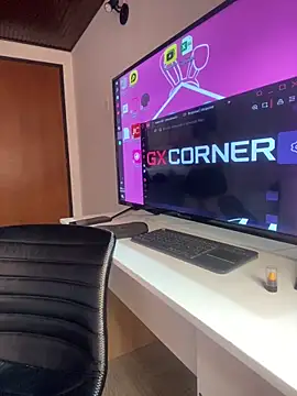 LunaMoore Pink online show from December 2025 12:29:02 PM