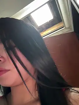 LunaMoore Pink online show from April 2026 12:21:02 PM