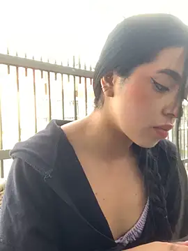 LunaMoore Pink online show from November 2025 01:12:01 PM