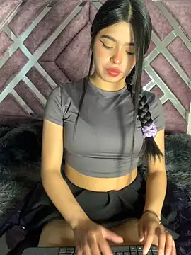 LunaMoore Pink online show from February 2026 12:34:02 PM