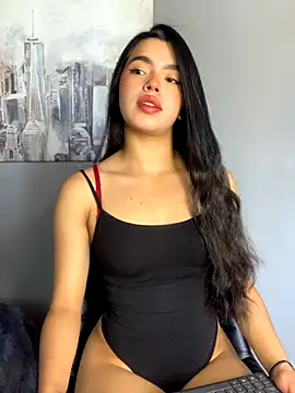 LunaMoore Pink online show from November 2025 12:48:01 PM