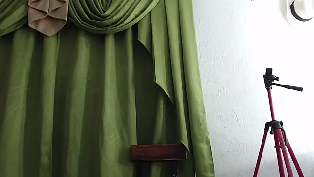 Snapshot of Zahara_18_ chatting on October 2025 11:39:01 PM Zahara 18 online show from October 2025 11:39:01 PM