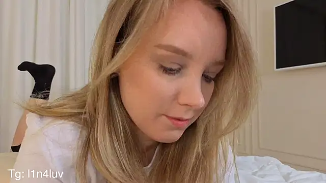 Snapshot of AIicaparkerc chatting on November 2025 09:30:01 PM AIicaparkerc online show from November 2025 09:30:01 PM