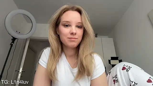 AIicaparkerc online show from April 2026 02:02:01 PM