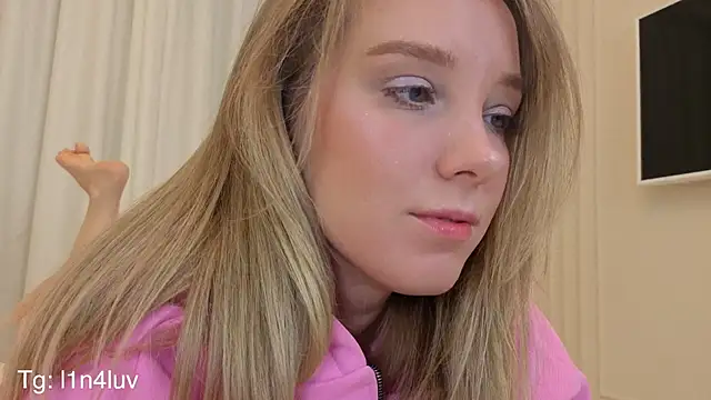 Snapshot of AIicaparkerc chatting on November 2025 10:10:01 PM AIicaparkerc online show from November 2025 10:10:01 PM