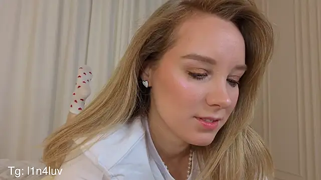 Snapshot of AIicaparkerc chatting on November 2025 09:20:02 PM AIicaparkerc online show from November 2025 09:20:02 PM