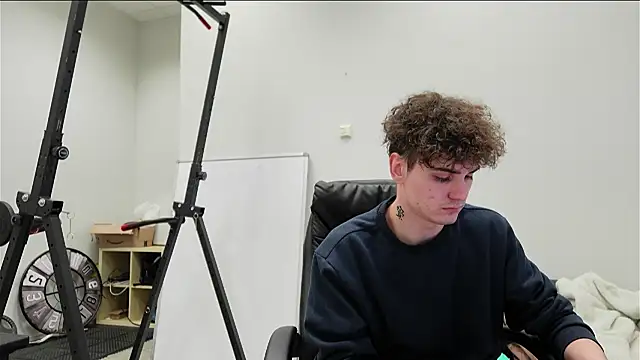 Nick Phillip online show from November 2025 02:39:01 PM