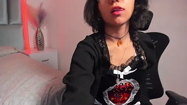 HollyPeach online show from November 2025 04:23:01 PM