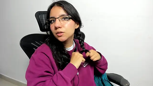 HollyPeach online show from November 2025 07:51:02 PM