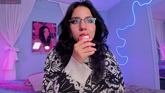 HollyPeach online show from January 2026 04:35:02 PM