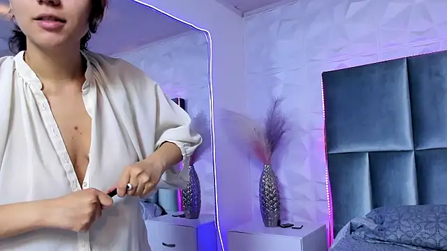 HollyPeach online show from December 2025 07:52:01 PM