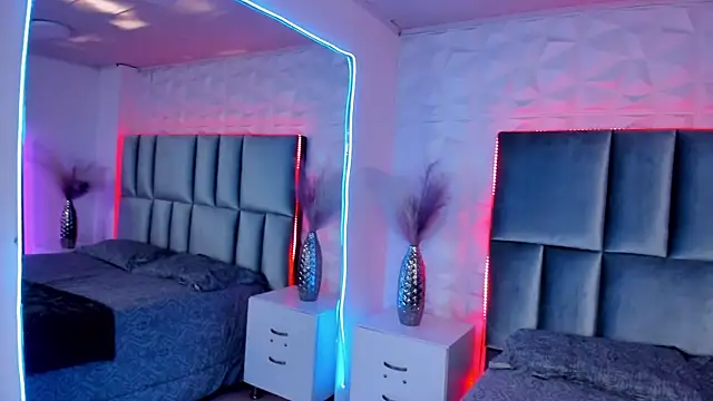 HollyPeach online show from January 2026 07:42:02 PM