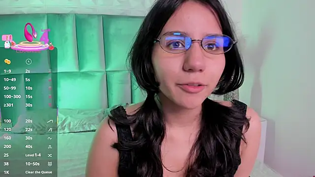 HollyPeach online show from April 2026 07:42:01 PM