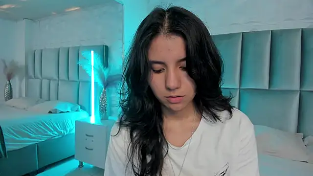 HollyPeach online show from February 2026 07:35:02 PM