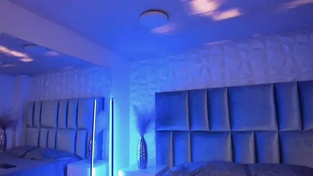 HollyPeach online show from March 2026 07:42:01 PM