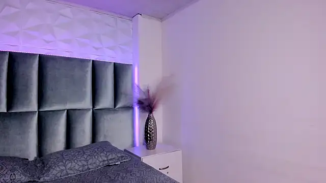 HollyPeach online show from December 2025 07:47:02 PM