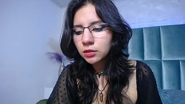 HollyPeach online show from December 2025 07:48:01 PM