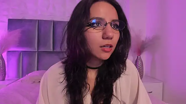 HollyPeach online show from March 2026 07:37:02 PM