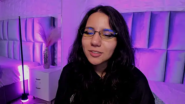 HollyPeach online show from April 2026 01:42:02 AM