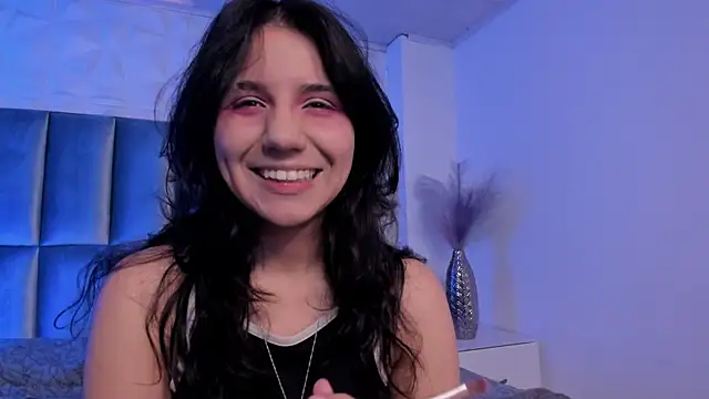 HollyPeach online show from May 2026 07:42:02 PM