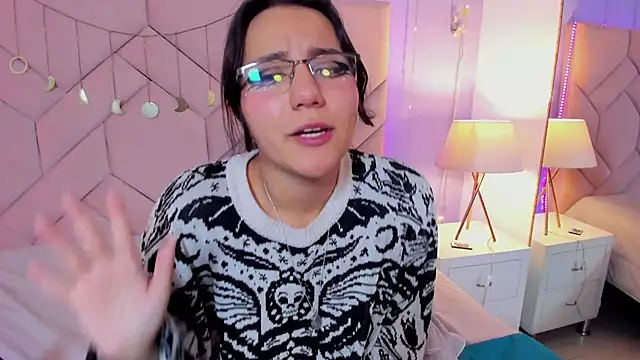 HollyPeach online show from November 2025 08:18:02 AM