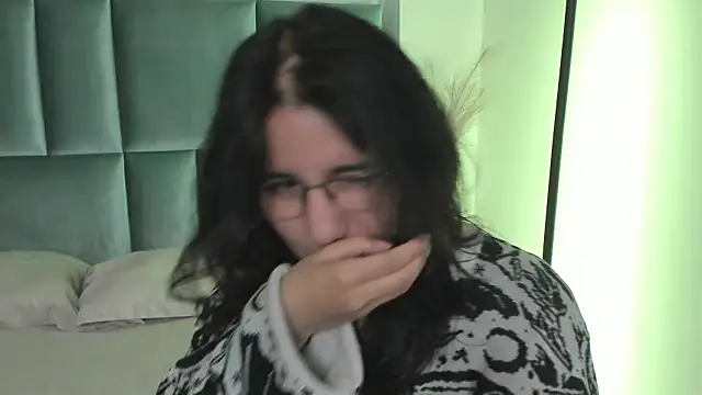 HollyPeach online show from February 2026 07:32:01 PM