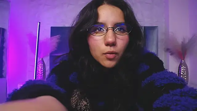 HollyPeach online show from March 2026 07:36:01 PM